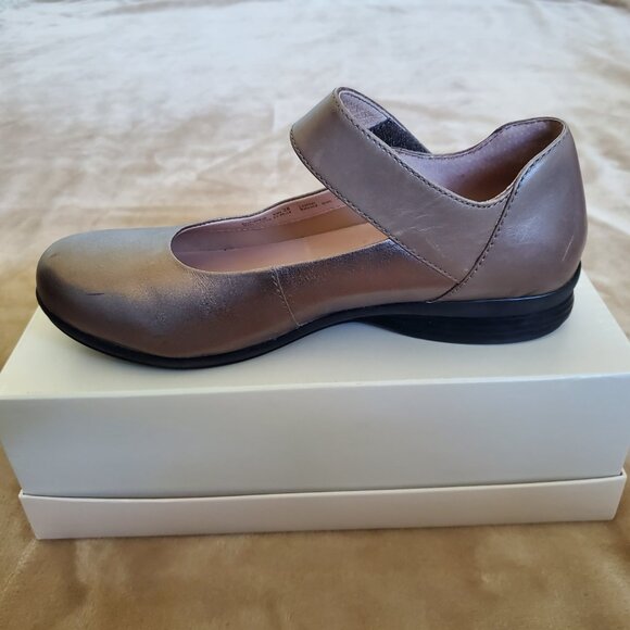Dansko Audrey Metallic Leather Mary Jane Shoes, Size 38 / US 8 - Picture 2 of 8